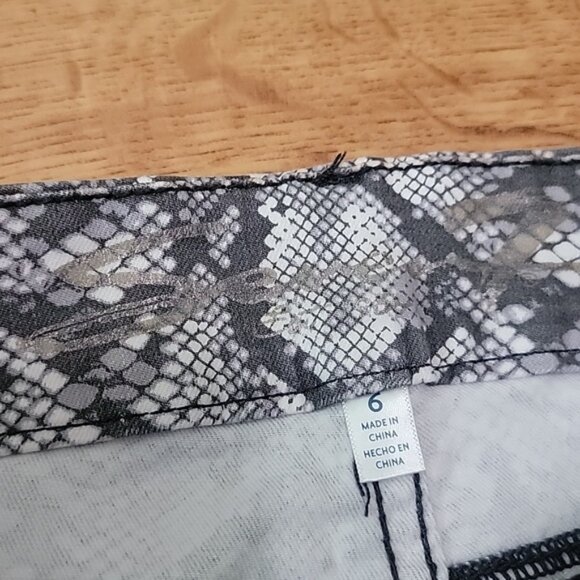 Seven7 Grey White Snakeskin Pattern Tummyless High Rise Skinny  Pants Size 6 - Picture 5 of 9